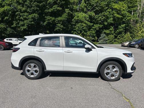 Platinum White Pearl 2024 Honda HR-V LX
