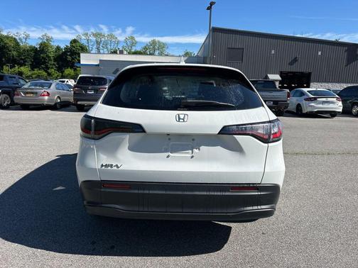 Platinum White Pearl 2024 Honda HR-V LX