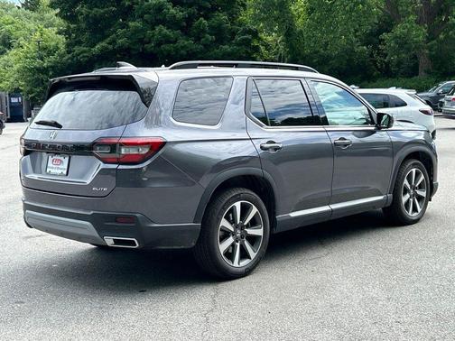Gray 2023 Honda Pilot AWD Elite