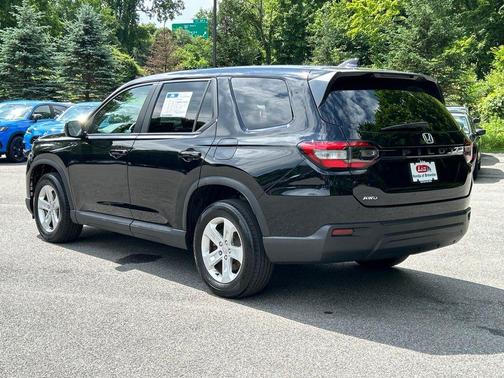 Crystal Black Pearl 2023 Honda Pilot AWD LX