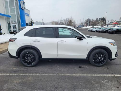 Platinum White Pearl 2026 Honda HR-V AWD Sport