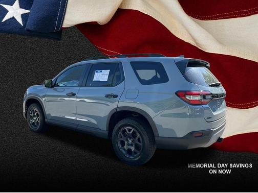 Sonic Gray Pearl 2023 Honda Pilot AWD TrailSport