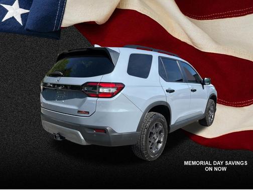 Sonic Gray Pearl 2023 Honda Pilot AWD TrailSport