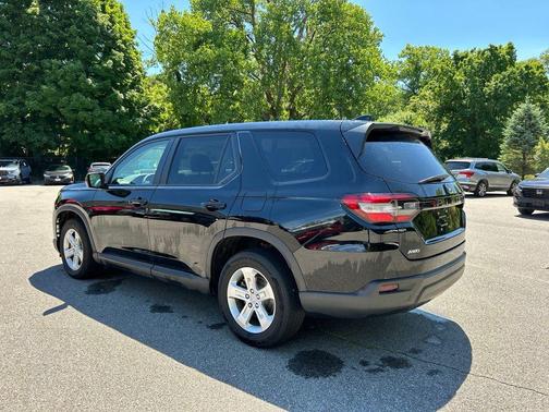 Crystal Black Pearl 2023 Honda Pilot AWD LX