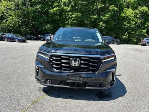 Crystal Black Pearl 2023 Honda Pilot AWD LX