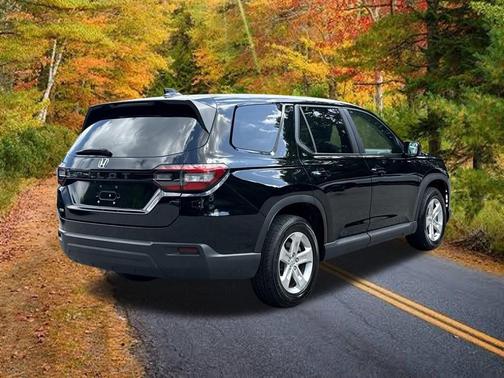Crystal Black Pearl 2023 Honda Pilot AWD LX