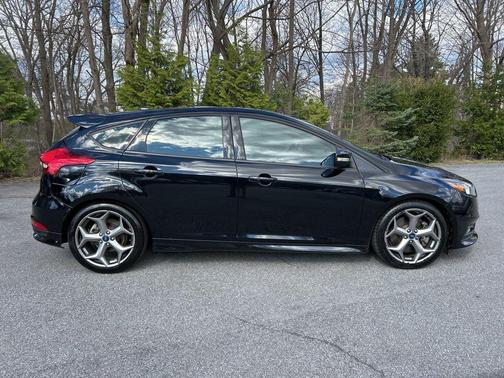 2018 Ford Focus ST 