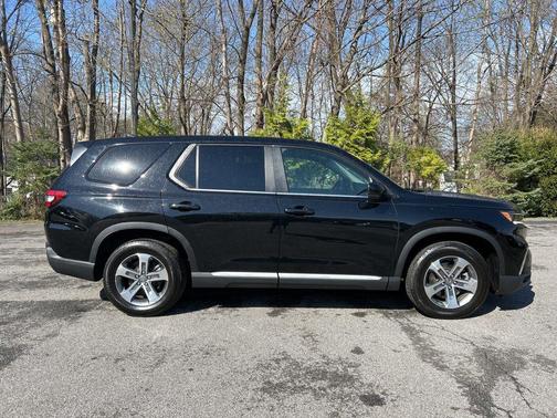 Crystal Black Pearl 2024 Honda Pilot EX-L