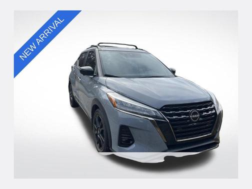 2022 Nissan Kicks SR