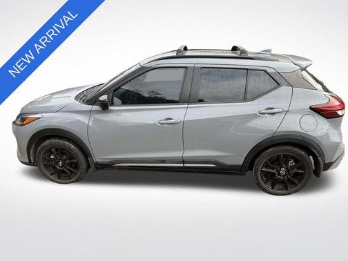 2022 Nissan Kicks SR