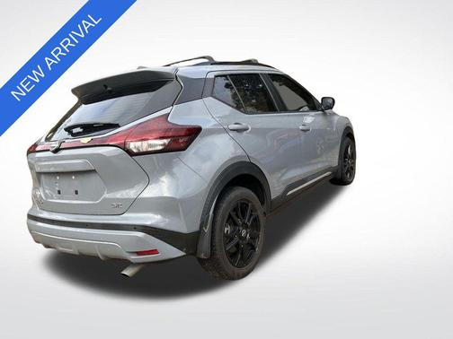 2022 Nissan Kicks SR