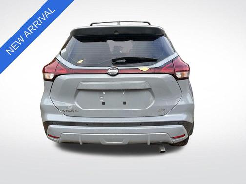 2022 Nissan Kicks SR