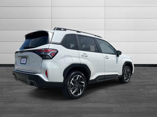 Crystal White Pearl 2025 Subaru Forester Limited