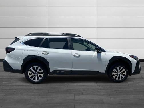Crystal White Pearl 2025 Subaru Outback Premium