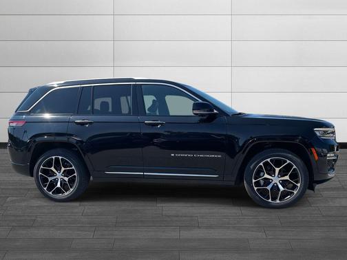 2022 Jeep Grand Cherokee Summit