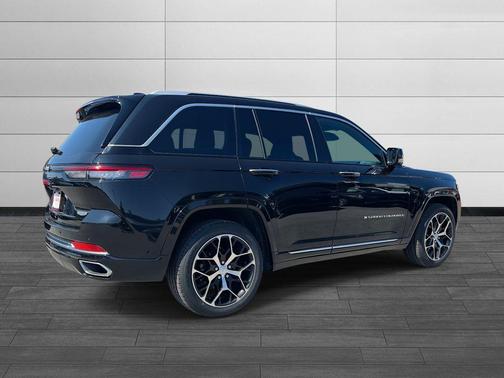 2022 Jeep Grand Cherokee Summit