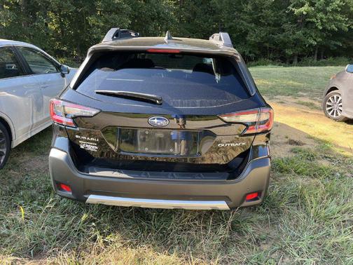 Crystal Black Silica 2023 Subaru Outback Limited