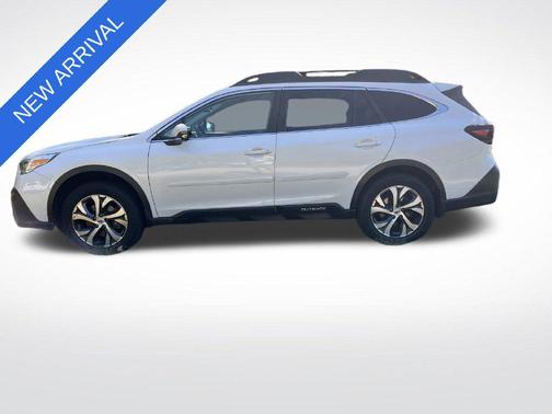 Crystal White Pearl 2022 Subaru Outback Limited