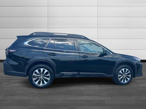 Crystal Black Silica 2024 Subaru Outback Limited