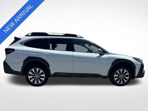 Crystal White Pearl 2025 Subaru Outback Touring XT