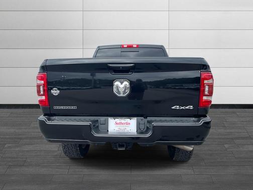 2022 RAM 2500 Big Horn Crew Cab 4x4 6'4' Box