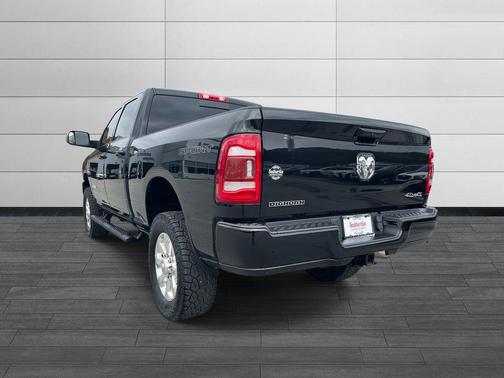 2022 RAM 2500 Big Horn Crew Cab 4x4 6'4' Box