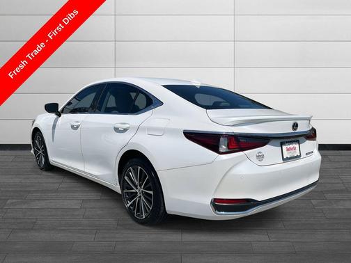 2023 Lexus ES 300h Base
