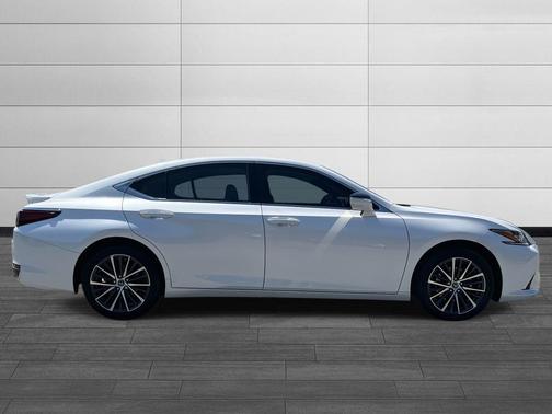 2023 Lexus ES 300h Base