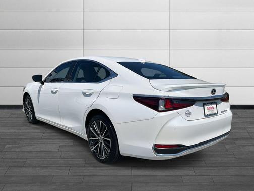 2023 Lexus ES 300h Base