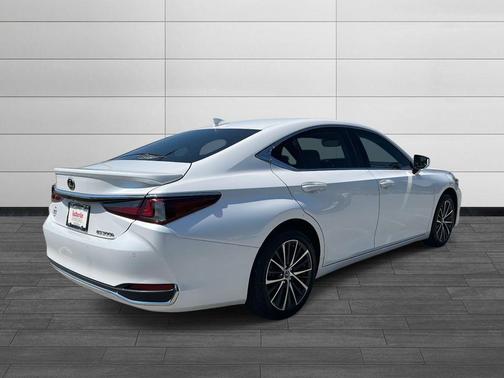 2023 Lexus ES 300h Base