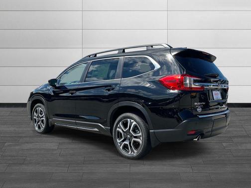 Crystal Black Silica 2026 Subaru Ascent Limited 7-Passenger