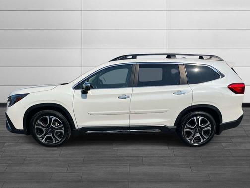 Crystal White Pearl 2023 Subaru Ascent Touring 7-Passenger