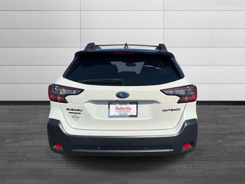 Crystal White Pearl 2025 Subaru Outback Onyx Edition