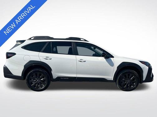 Crystal White Pearl 2025 Subaru Outback Onyx Edition
