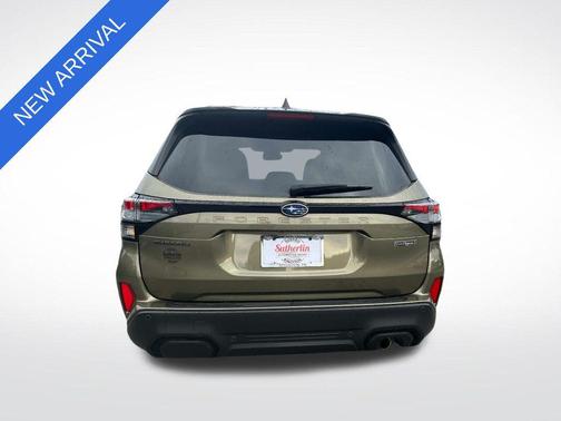 Autumn Green Metallic/Crystal Black Silica 2025 Subaru Forester Hybrid Touring
