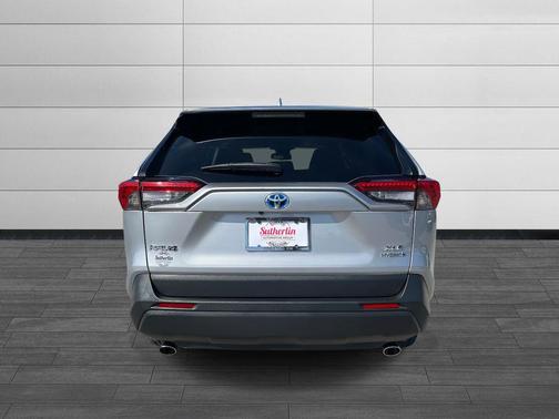 2022 Toyota RAV4 Hybrid XLE