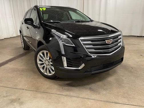 Photo 3 of 27 of 2019 Cadillac XT5 Luxury
