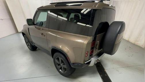 2023 Land Rover Defender SE