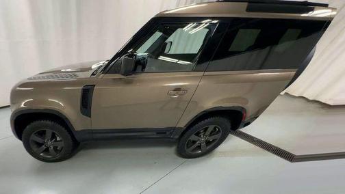 2023 Land Rover Defender SE