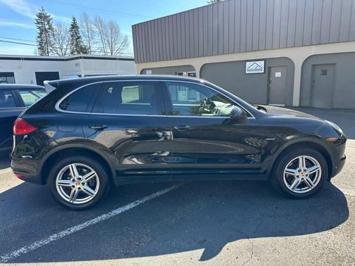 2014 Porsche Cayenne Platinum Edition