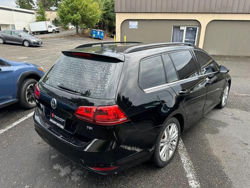 2015 Volkswagen Golf SportWagen TDI SE 4-Door