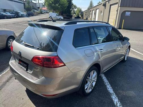 2015 Volkswagen Golf SportWagen TDI SE 4-Door