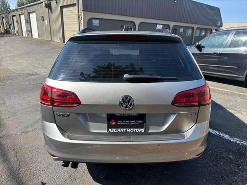 2015 Volkswagen Golf SportWagen TDI SE 4-Door