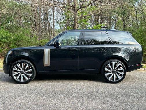 2025 Land Rover Range Rover SV