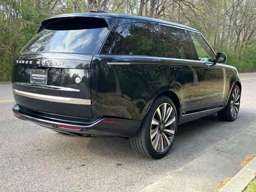 2025 Land Rover Range Rover SV