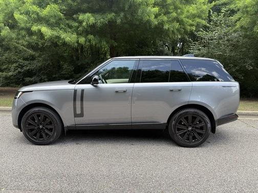 2025 Land Rover Range Rover SE