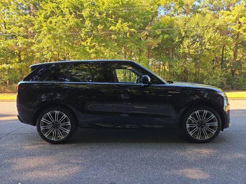 Santorini Black 2026 Land Rover Range Rover Sport SE