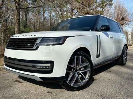 Fuji White 2026 Land Rover Range Rover SE