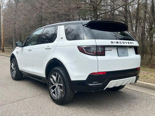 Fuji White 2026 Land Rover Discovery Sport Landmark