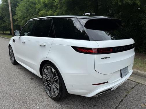 2025 Land Rover Range Rover Sport SE